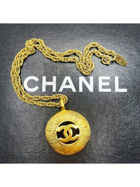 Chanel CC Vintage 24K Gold Necklace Chain Paris Medallion Pendant